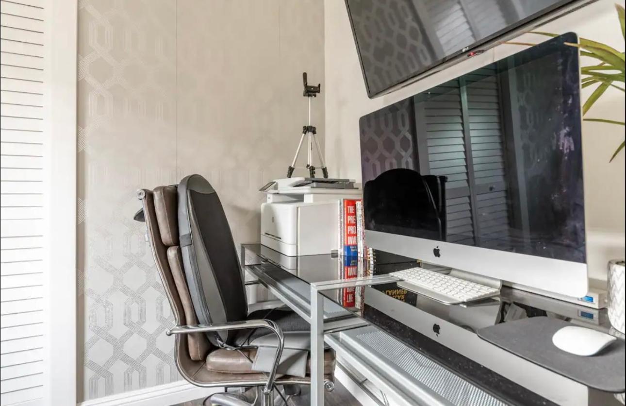 Gorgeous Dtla W/ View + Hot Tub! Casa vacanze Los Angeles