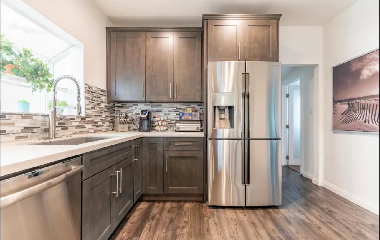 Gorgeous Dtla W/ View + Hot Tub! Casa vacanze Los Angeles